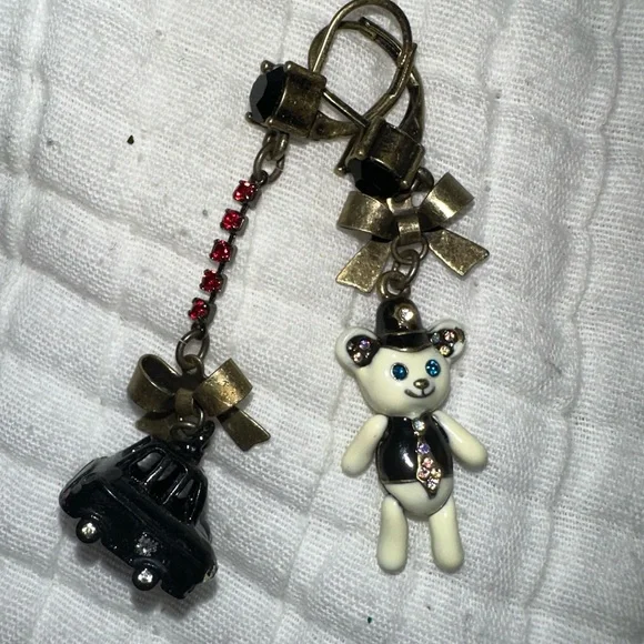 ADORABLE & RARE Betsey Johnson Police Officer Bear and Cop Car Earrings - Picture 3 of 5